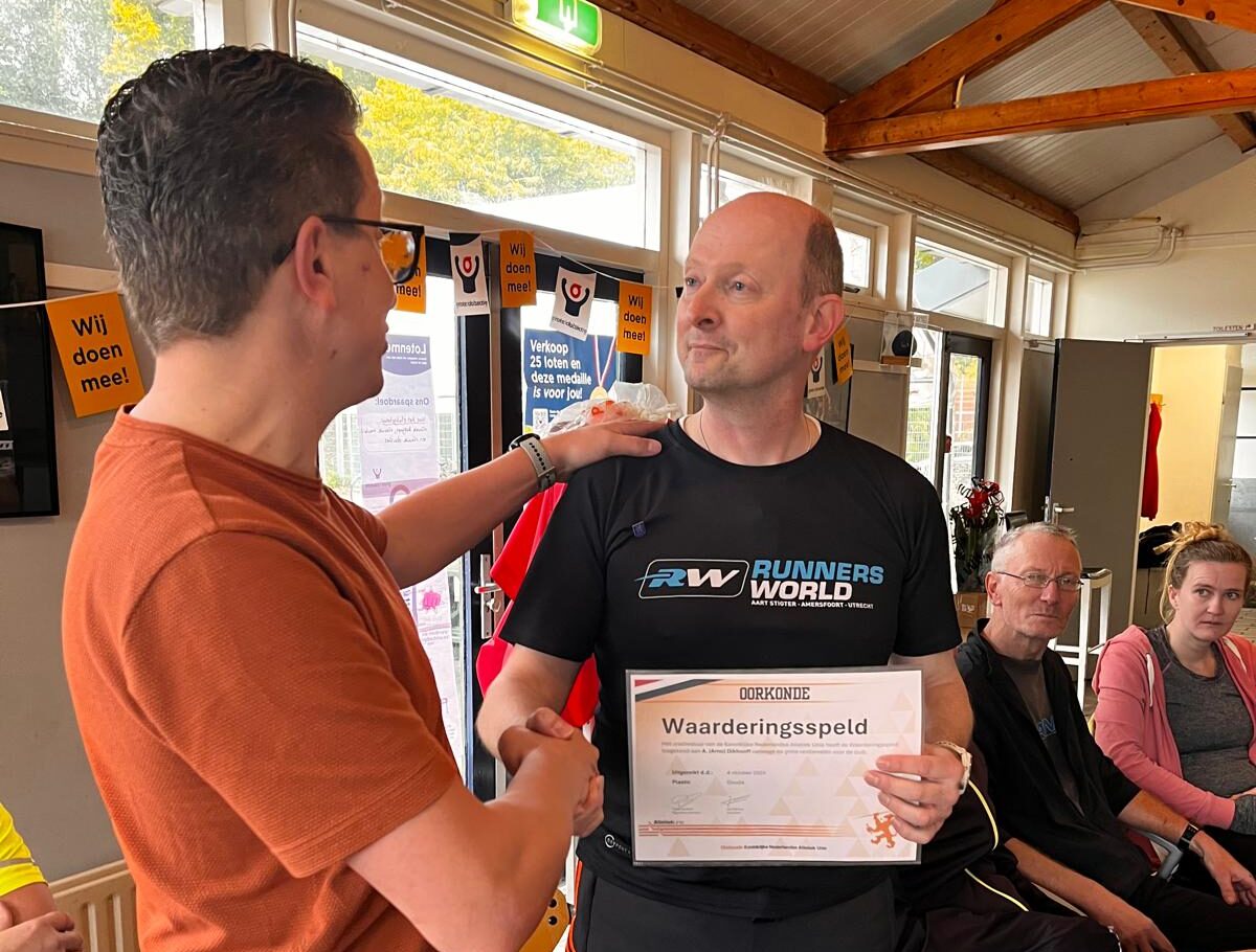 Waarderingsspeld voor trainer Arno Dikhooff